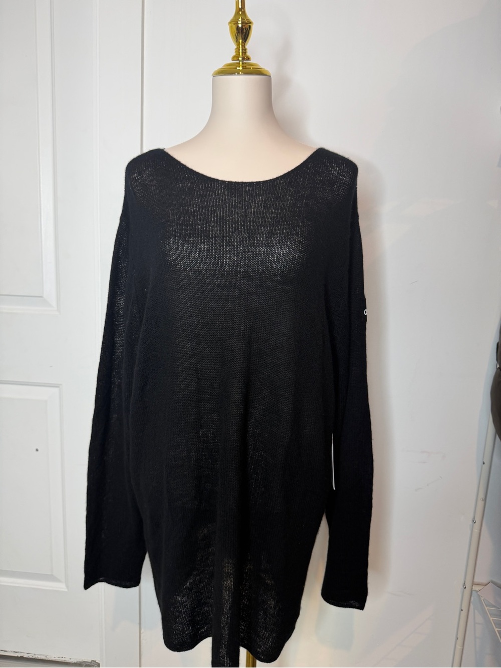 ALO Cashmere Yoga Black Scoop Neck Lightweight Sweater